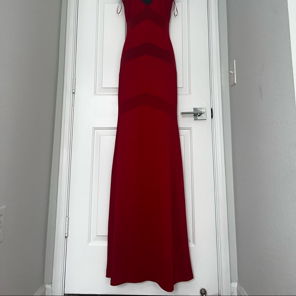 Red Evening Gown Size M - Picture 8 of 9